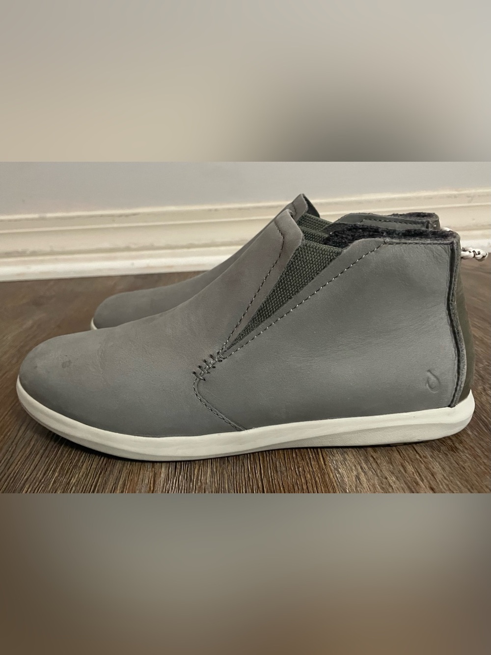 Olukai Hawai'iloa Shoes Women’s US 8 Leather Manu Hope Gray Chelsea Boot Cushion - Picture 2 of 11